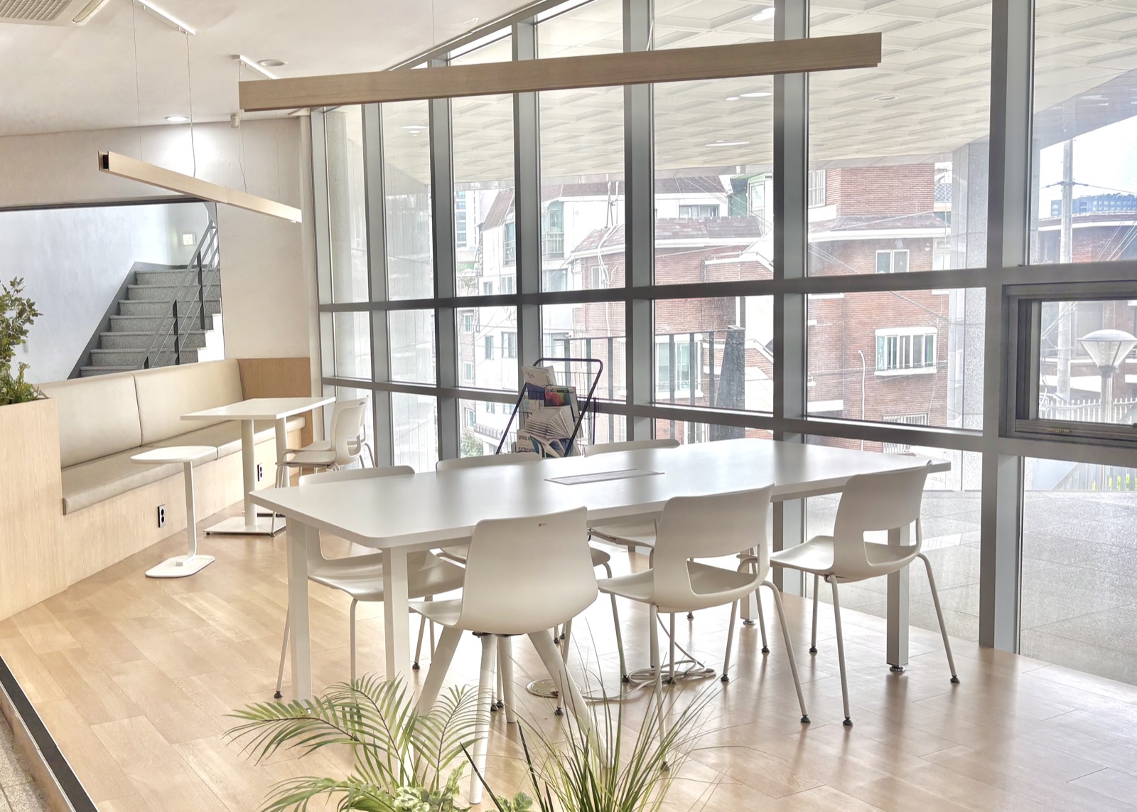 Allen Hall 1F student lounge