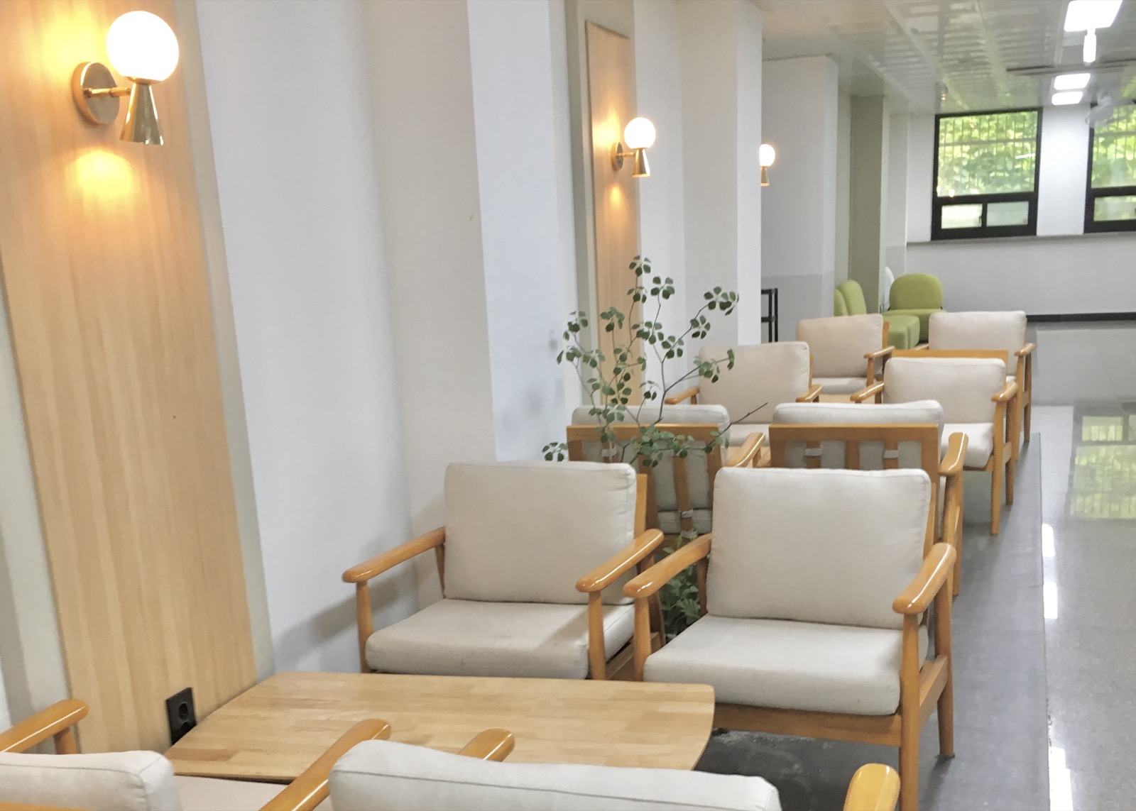 Hardin Hall 1F lobby lounge