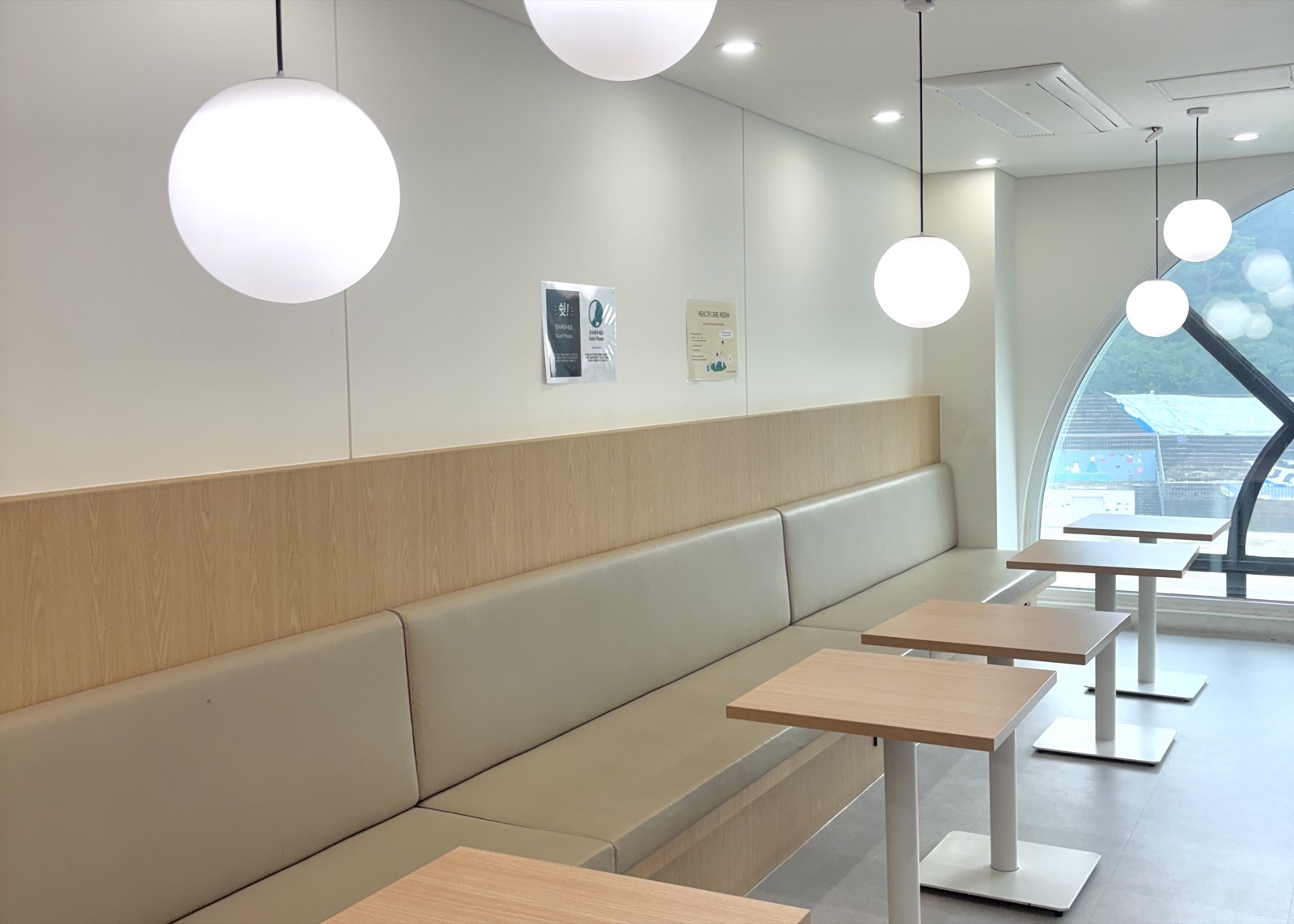 Holton Hall 4F international lounge